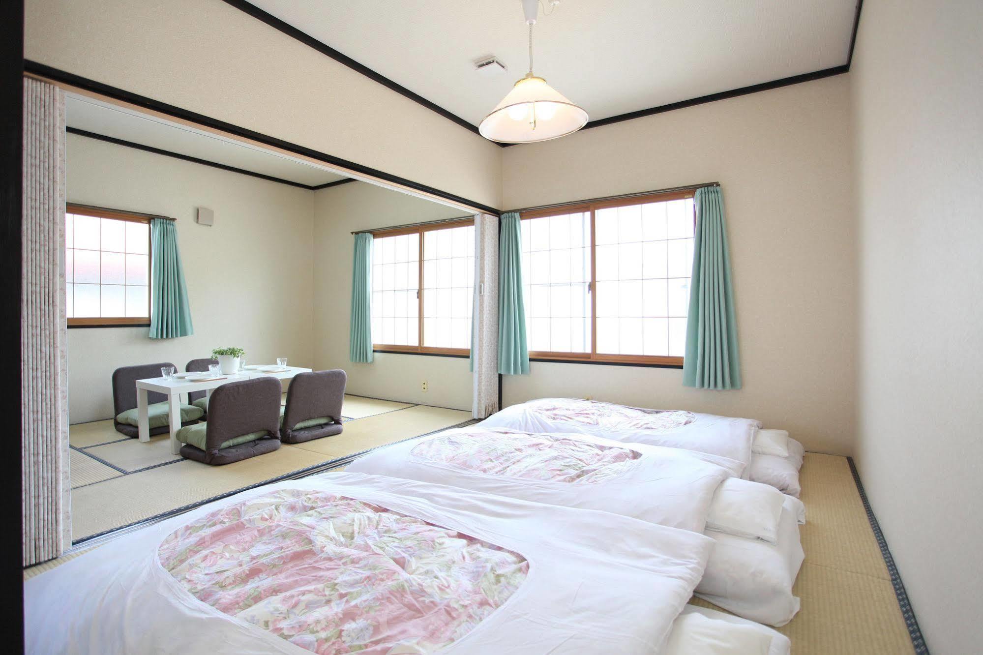 Fujiyama Base Bed and Breakfast Fujiyoshida Buitenkant foto