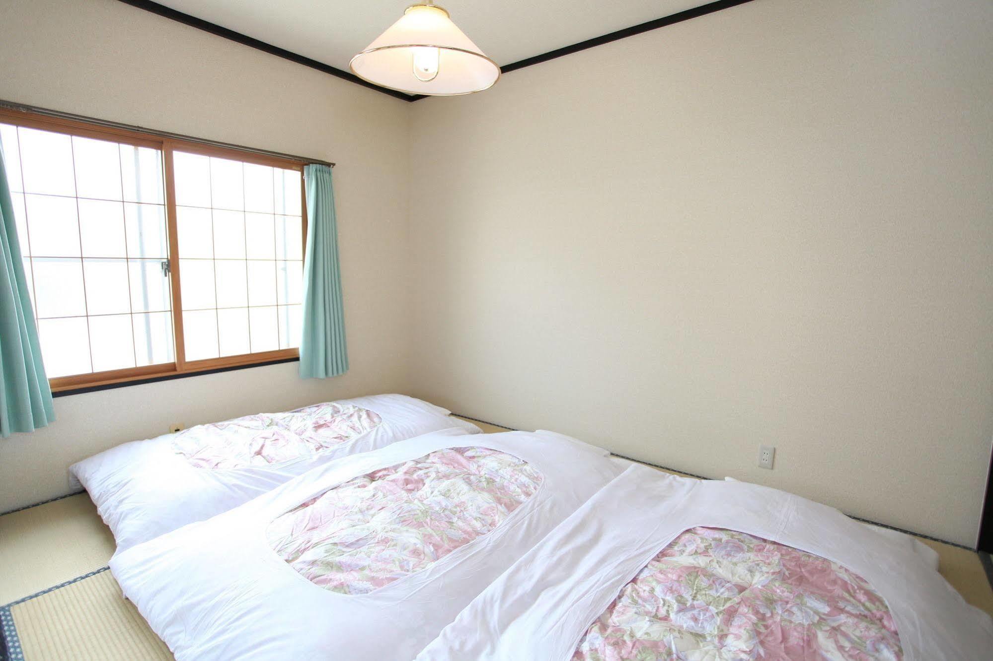 Fujiyama Base Bed and Breakfast Fujiyoshida Buitenkant foto